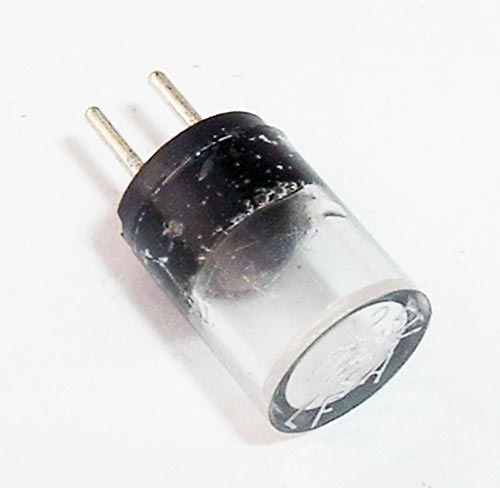 27301.5 1 1&#47;2A 125V Fast Acting Radial Lead Fuse