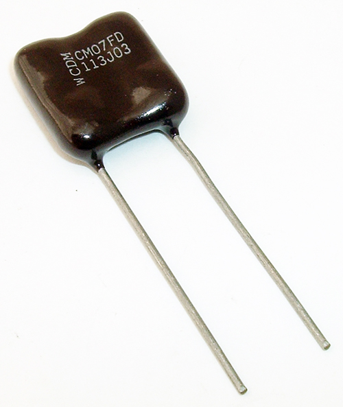 *** NEW *** Qty 20 620pF 500v CM06 RADIAL SILVER DIPPED MICA Capacitors