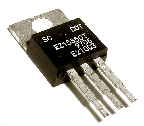 EZ1585CT 4.6A Positive LDO Voltage Regulator IC Semtech