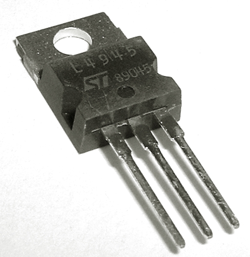 L4945 5V Low Drop Out Voltage Regulator IC STMicroelectronics